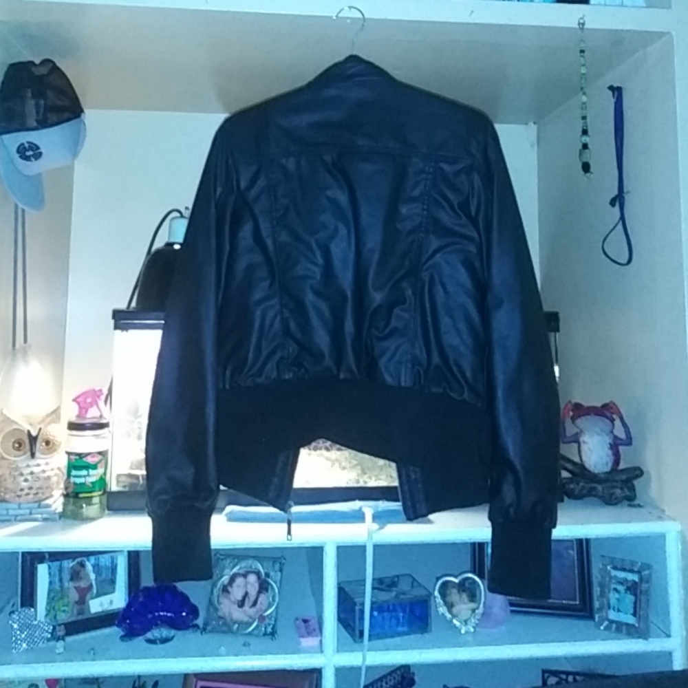 Leather jacket - Picture 2 of 3